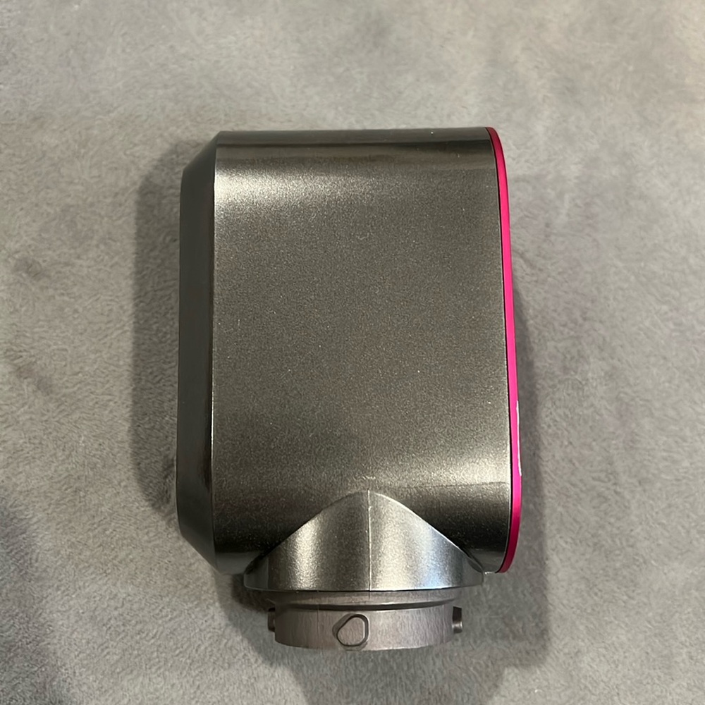 Dyson airwrap blow dryer attachment